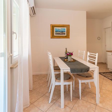 Apartments House Pinezic Malinska Bagian luar foto
