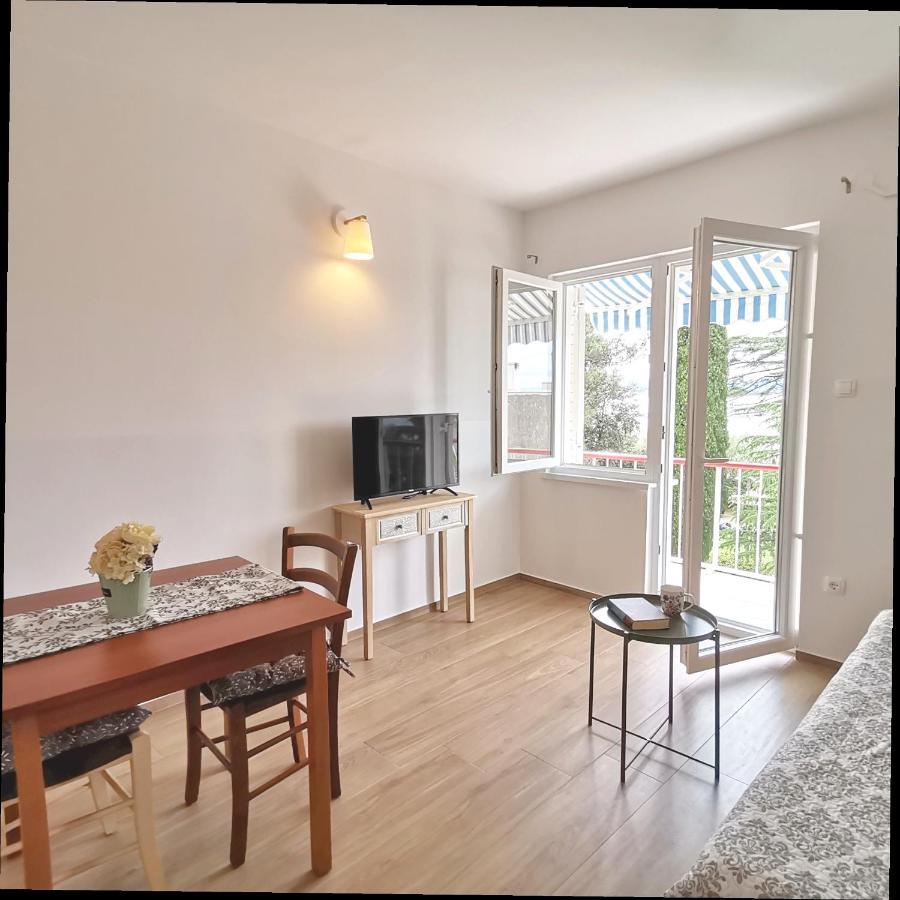 Apartments House Pinezic Malinska Bagian luar foto